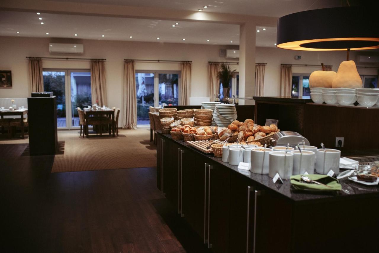Hotel Am Schlosspark Garni Χούζουμ Εξωτερικό φωτογραφία