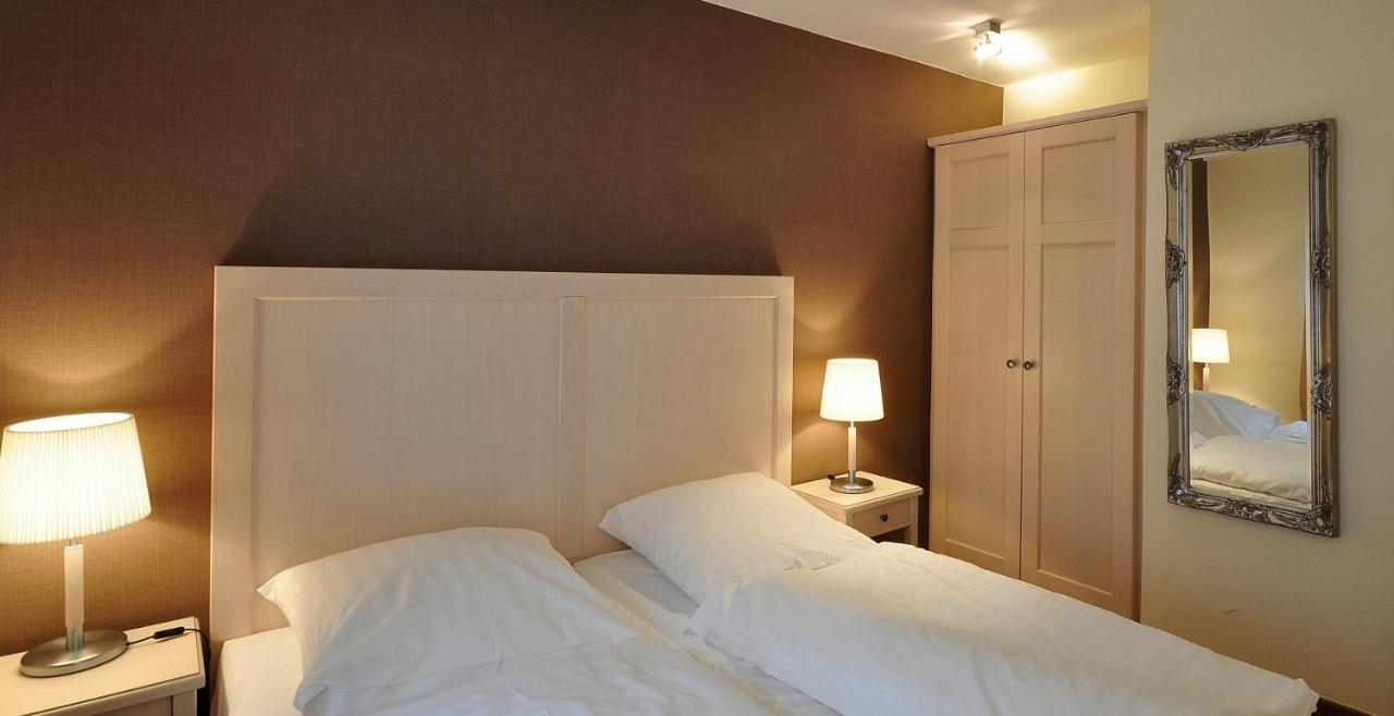 Hotel Am Schlosspark Garni Χούζουμ Εξωτερικό φωτογραφία