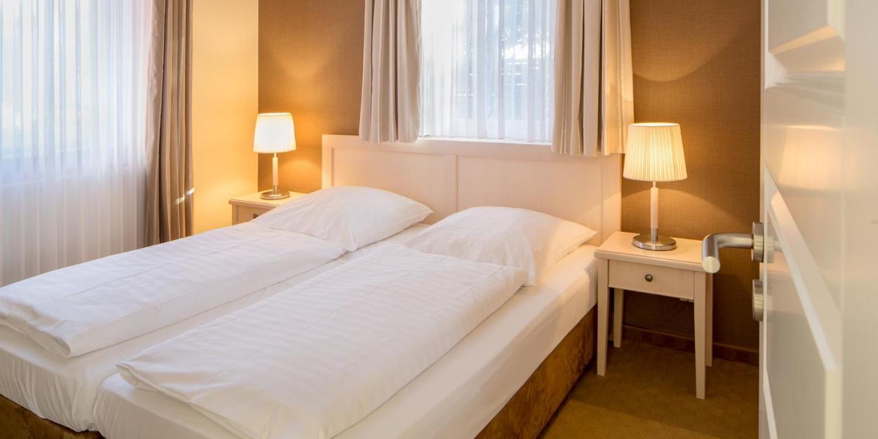Hotel Am Schlosspark Garni Χούζουμ Εξωτερικό φωτογραφία