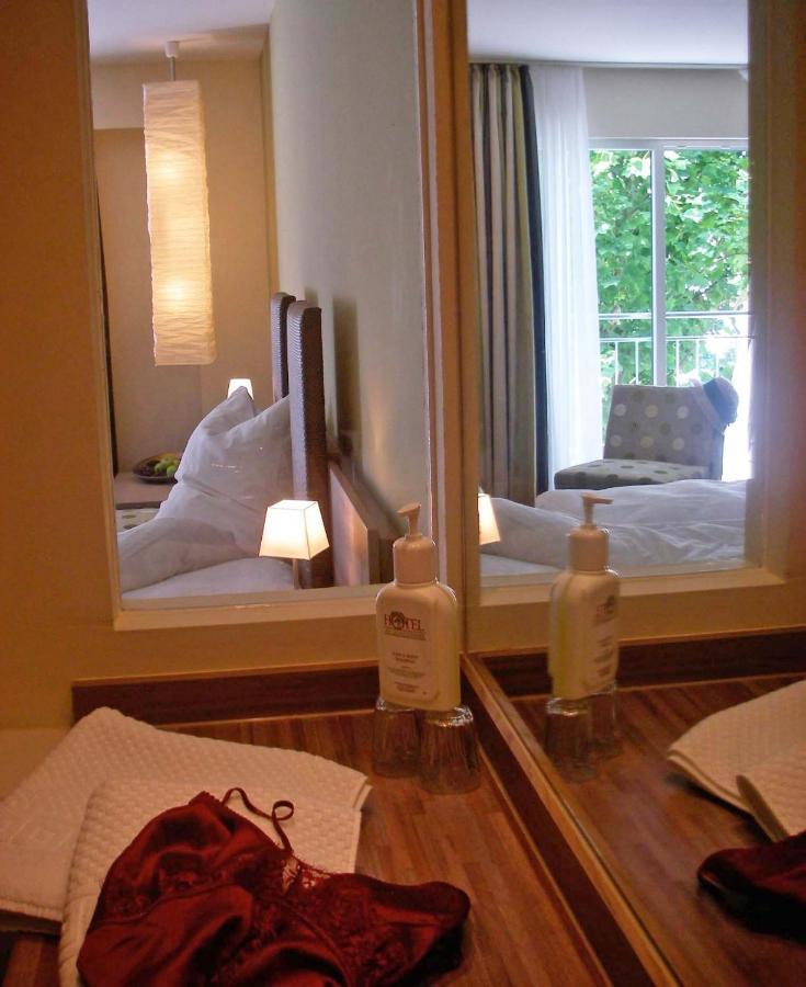 Hotel Am Schlosspark Garni Χούζουμ Εξωτερικό φωτογραφία
